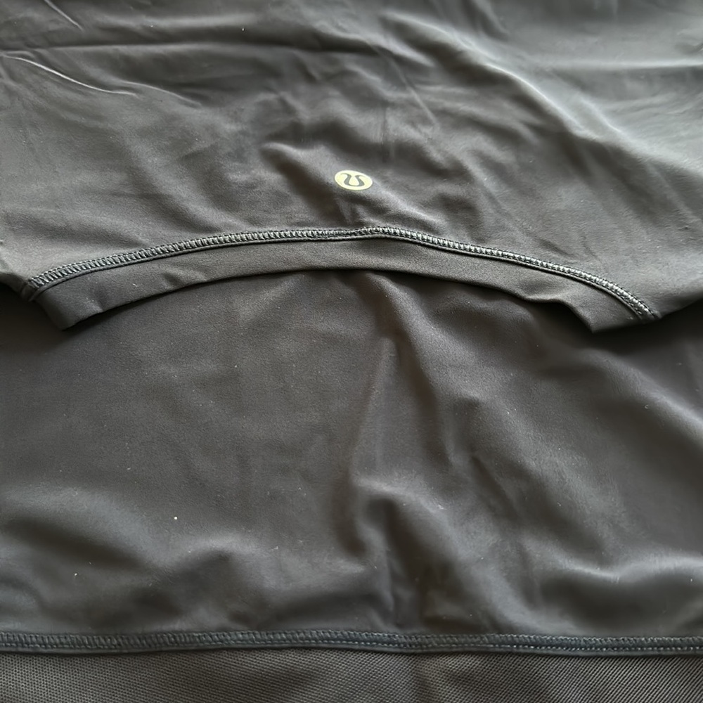 Lululemon, new , silky Long sleeve, with mash details - Picture 3 of 4